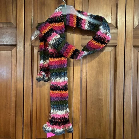 NWT Betsy Johnson soft knit scarf - Picture 2 of 5